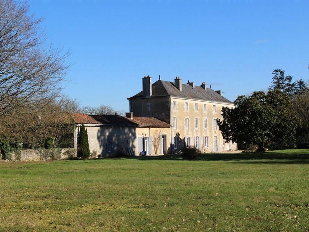 Chateau De La Touche Panzió Savigny-Lévescault Kültér fotó